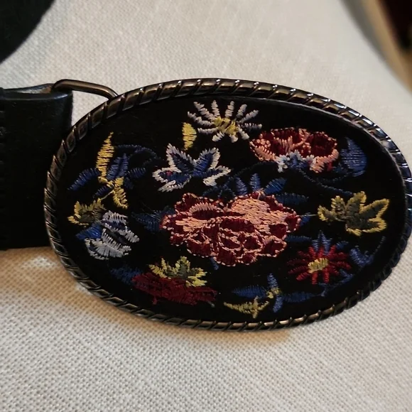 Bohemian Suede Belt - Picture 2 of 7